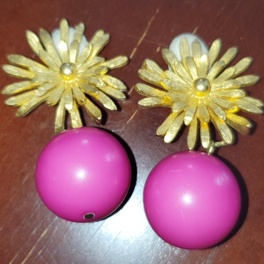 - Vingage Les Bernard Gum Ball Dangle Clip Earrings
